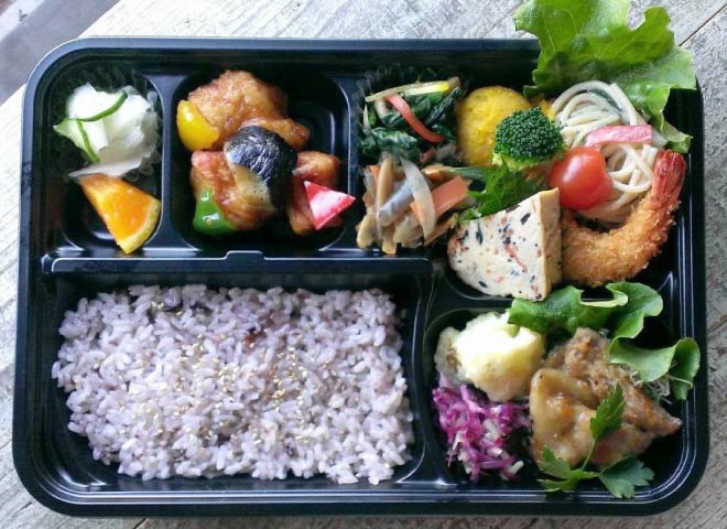 ①カラダに優しいおもてなしお弁当